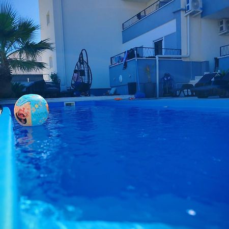 Apartmani Anastasia With Pool, Novalja Exterior foto