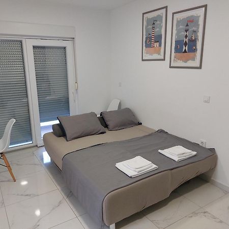 Apartmani Anastasia With Pool, Novalja Exterior foto