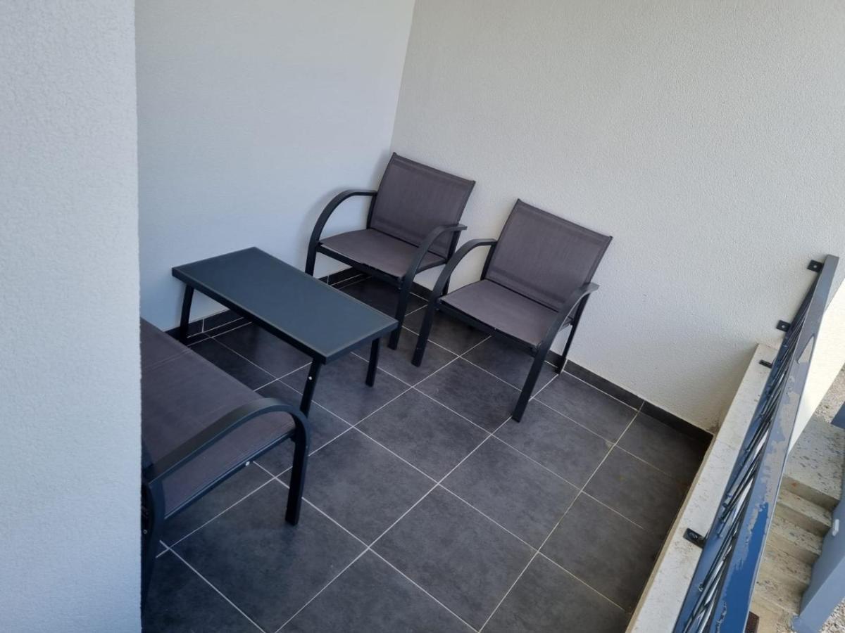 Apartmani Anastasia With Pool, Novalja Exterior foto