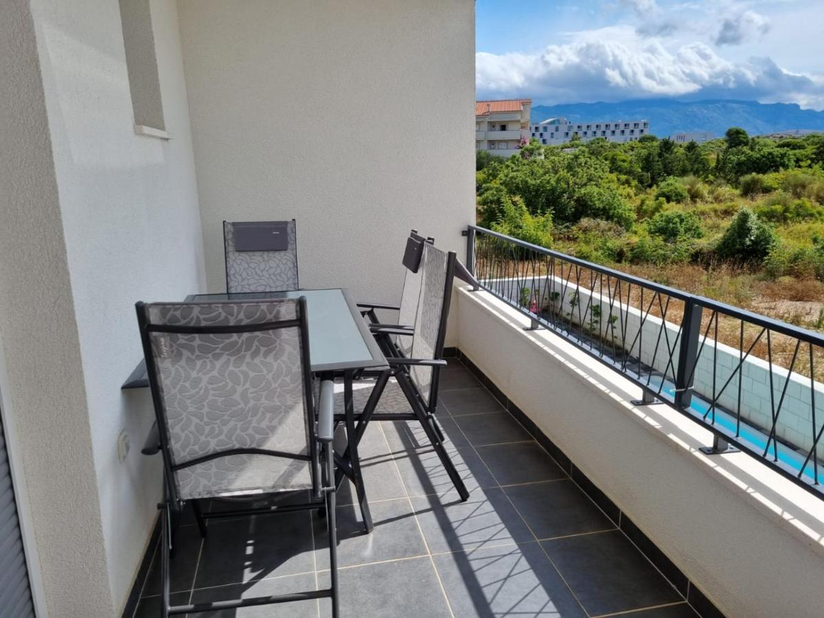 Apartmani Anastasia With Pool, Novalja Exterior foto