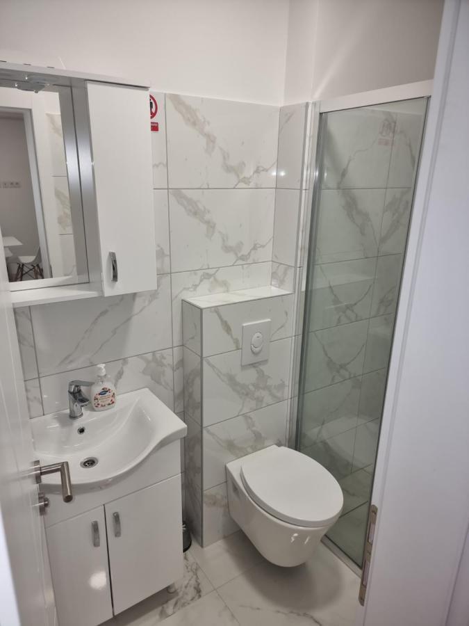 Apartmani Anastasia With Pool, Novalja Exterior foto