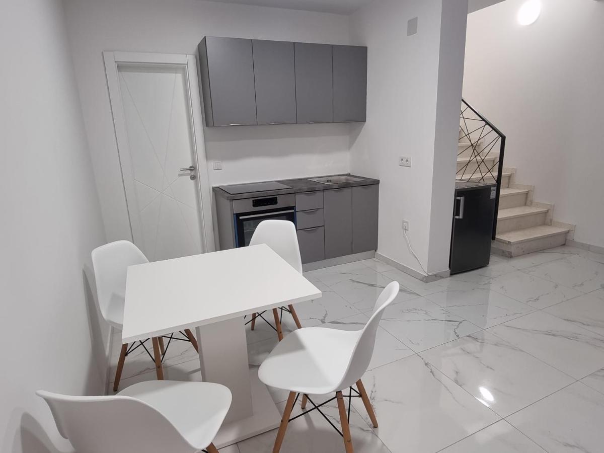 Apartmani Anastasia With Pool, Novalja Exterior foto