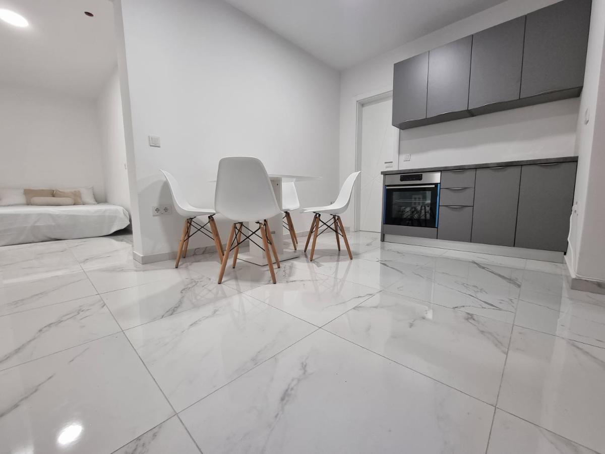 Apartmani Anastasia With Pool, Novalja Exterior foto
