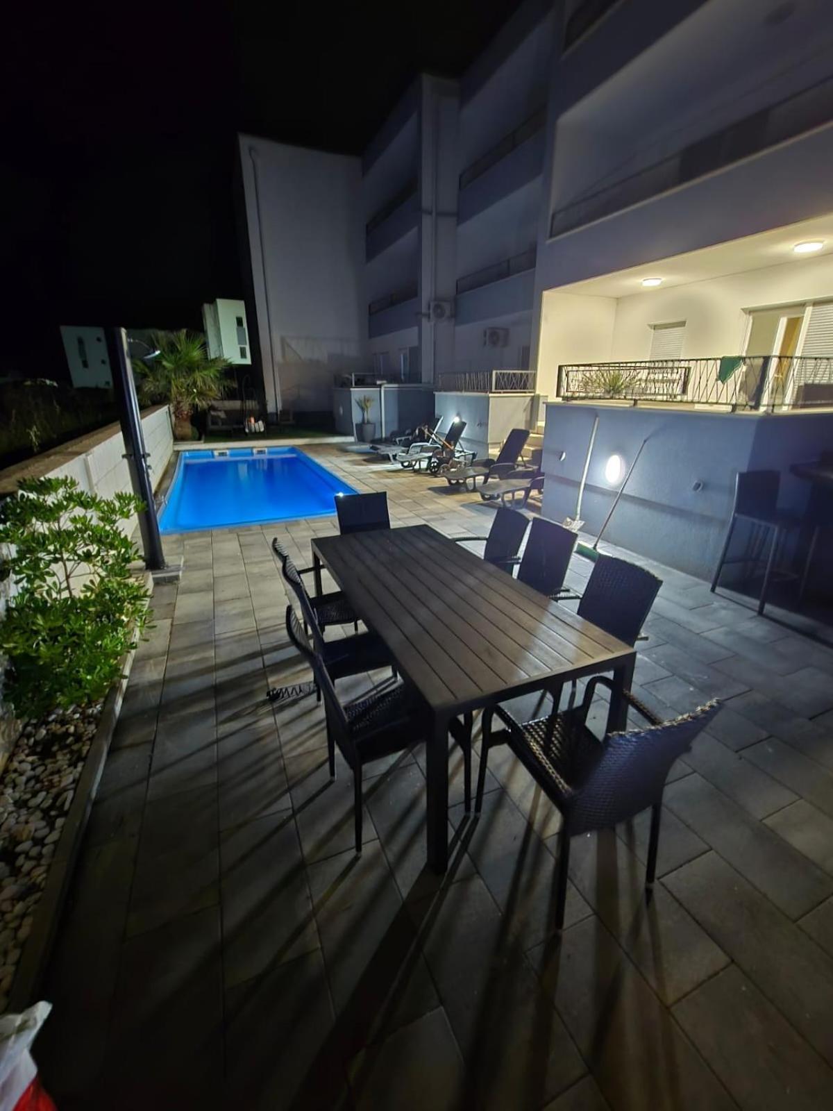 Apartmani Anastasia With Pool, Novalja Exterior foto