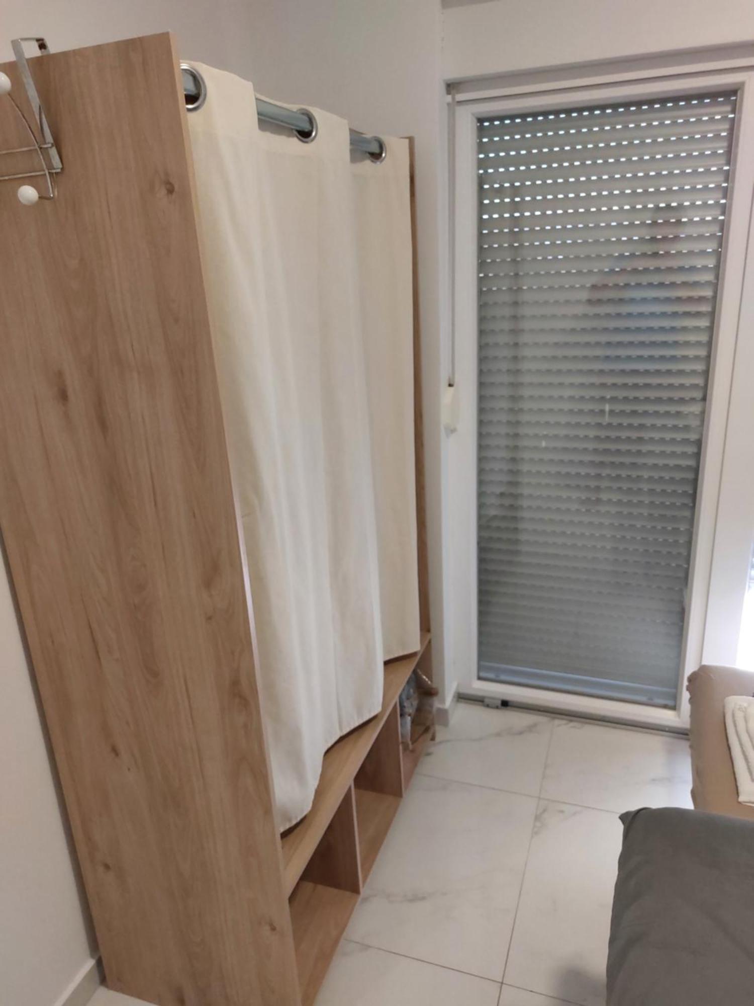 Apartmani Anastasia With Pool, Novalja Exterior foto