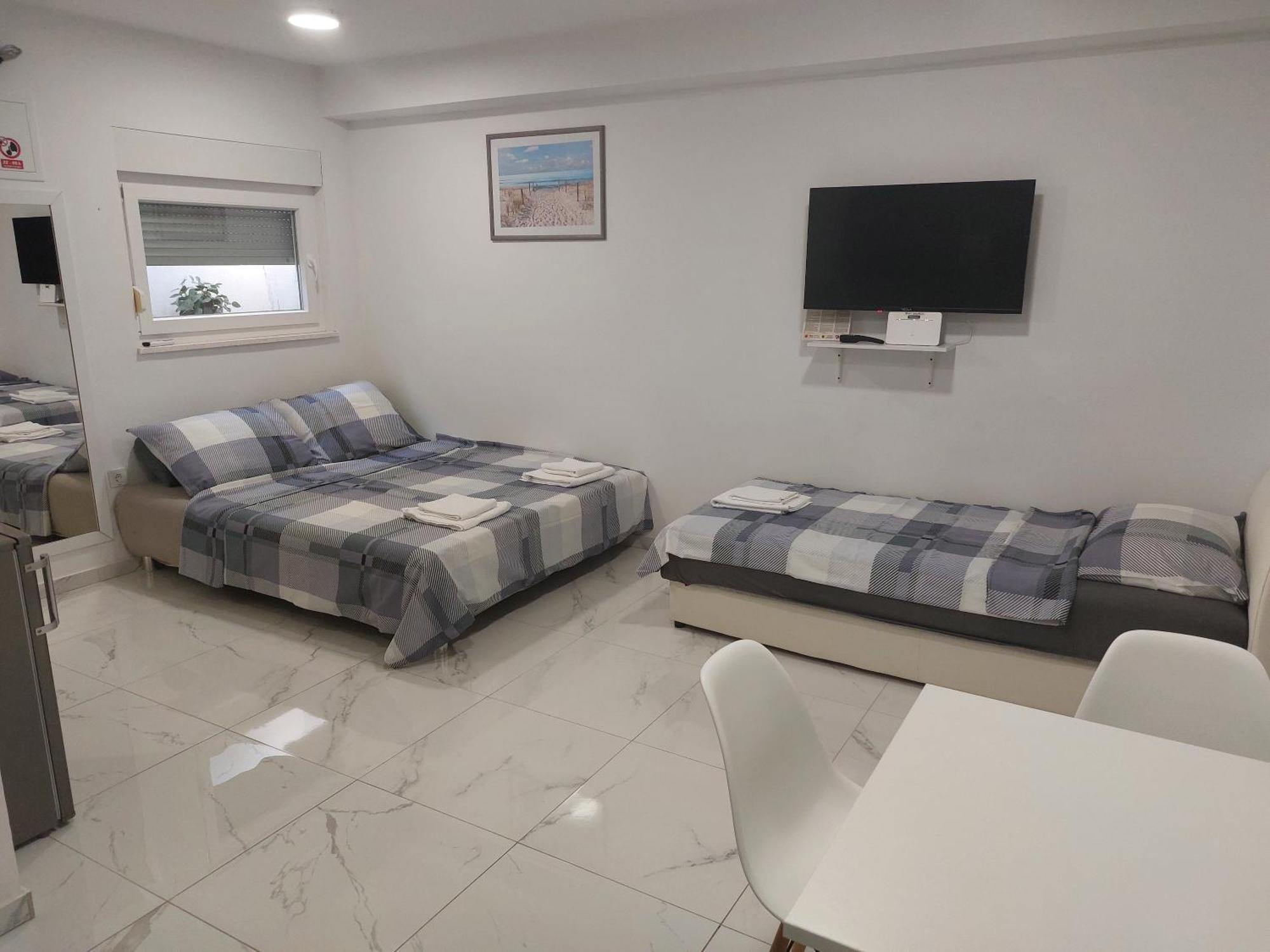 Apartmani Anastasia With Pool, Novalja Exterior foto
